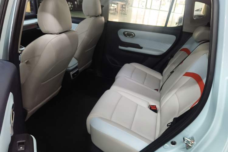 Used AION Y 2021 70 Intelligent Dynamic Edition Left Rear Seat