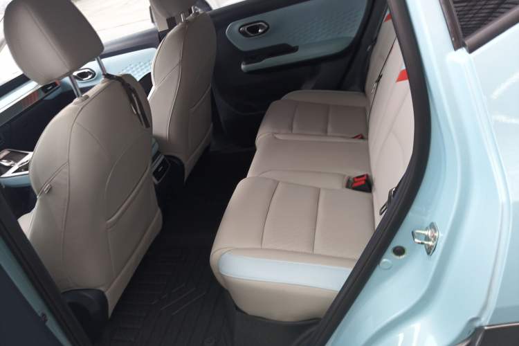 Used AION Y 2021 70 Enjoyment Tech Edition Left Rear Seat