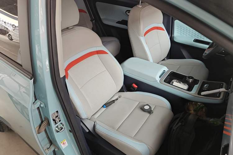 Used AION Y 2021 70 Intelligent Dynamic Edition Right Front Seat