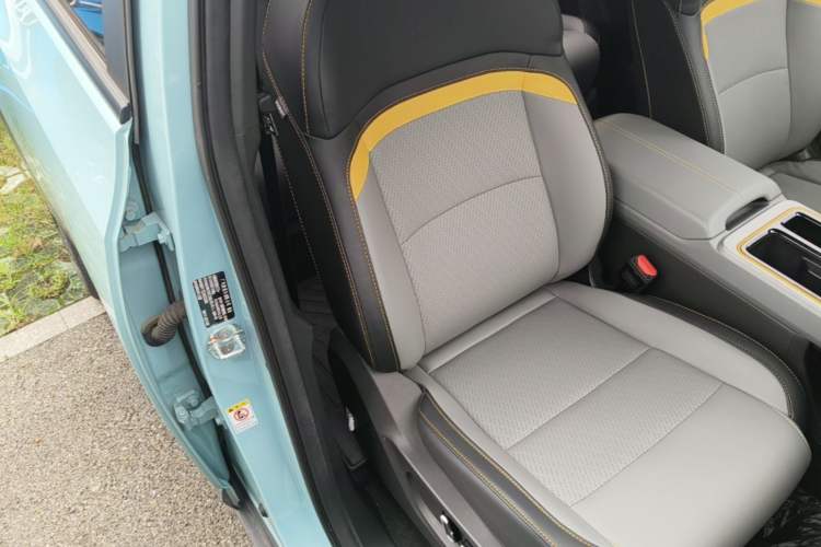 Used AION Y 2021 80 Enjoyment Tech Edition Right Front Seat