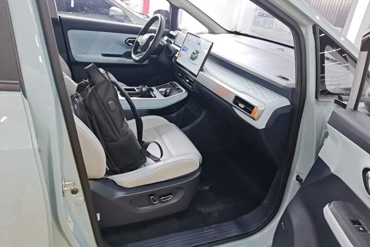 Used AION Y 2021 70 Tech Vitality Edition Right Front Seat