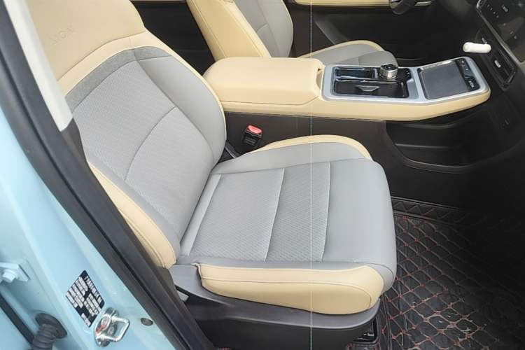 Used AION Y 2021 70 Intelligent Dynamic Edition Right Front Seat
