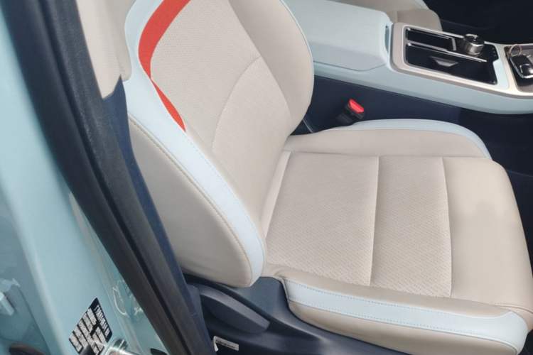 Used AION Y 2021 70 Enjoyment Tech Edition Right Front Seat