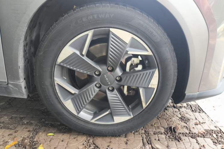 Used AION Y 2021 70 Tech Vitality Edition Right Front Wheel Hub