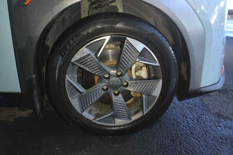 Used AION Y 2021 70 Intelligent Dynamic Edition Right Front Wheel Hub