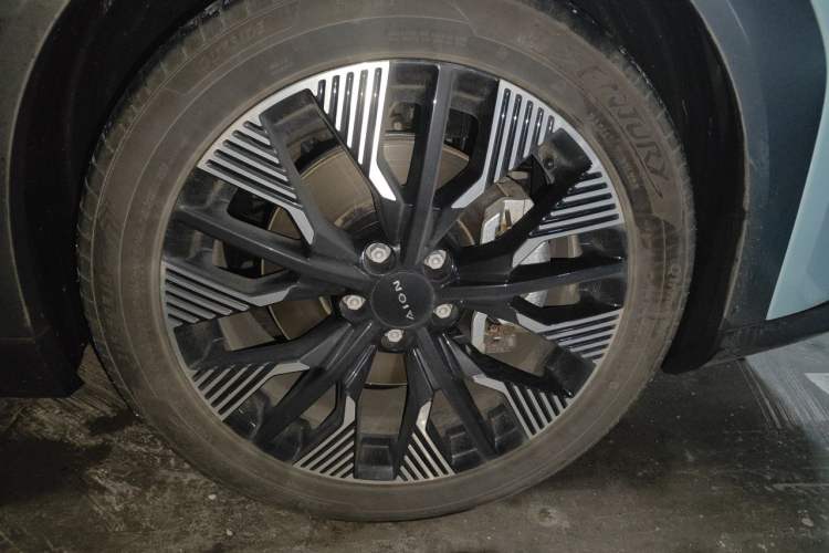 Used AION Y 2021 70 Tech Vitality Edition Right Front Wheel Hub