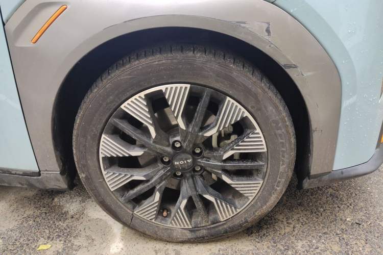 Used AION Y 2021 70 Tech Vitality Edition Right Front Wheel Hub