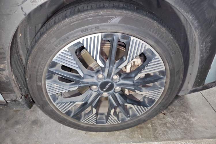 Used AION Y 2021 70 Tech Vitality Edition Right Front Wheel Hub