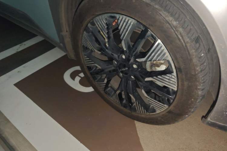 Used AION Y 2021 70 Enjoyment Tech Edition Right Front Wheel Hub