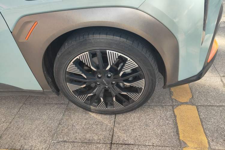 Used AION Y 2021 70 Tech Vitality Edition Right Front Wheel Hub