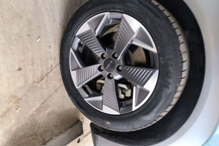 Used AION Y 2021 70 Intelligent Dynamic Edition Right Front Wheel Hub