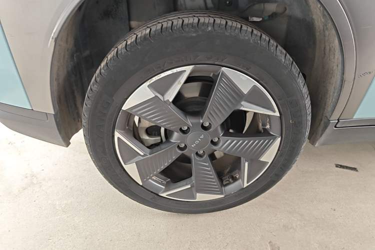 Used AION Y 2021 70 Intelligent Dynamic Edition Right Rear Wheel Hub