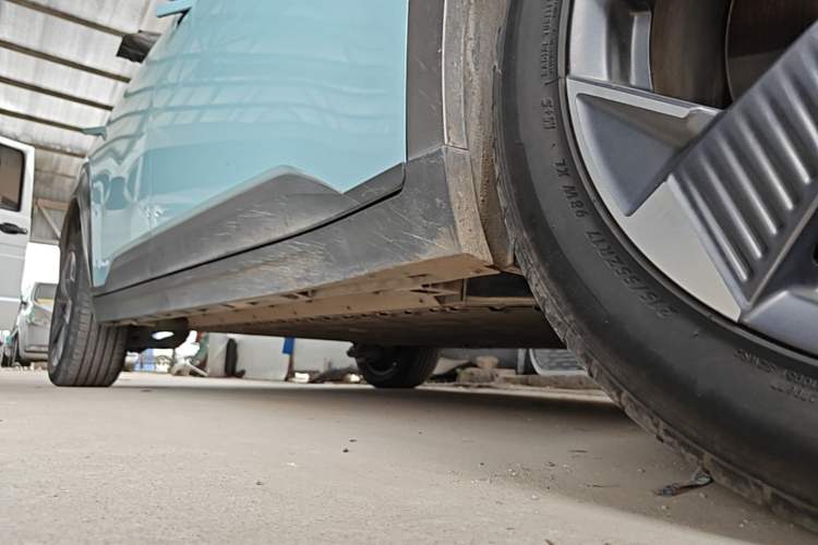 Used AION Y 2021 70 Intelligent Dynamic Edition Right Side Sill