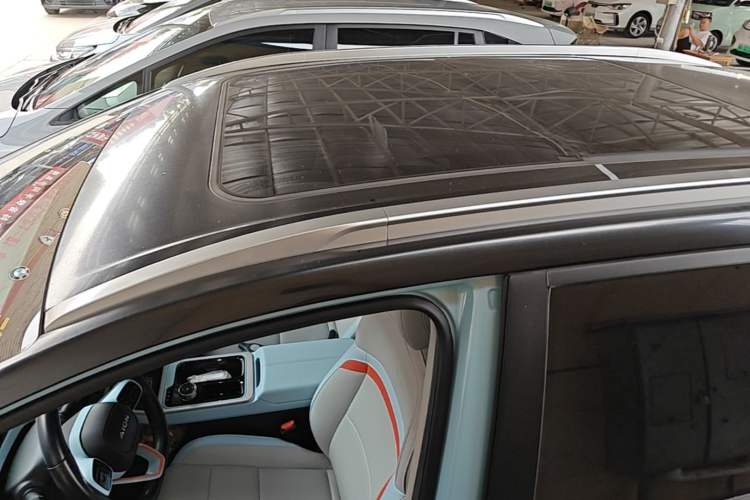 Used AION Y 2021 70 Intelligent Dynamic Edition Roof