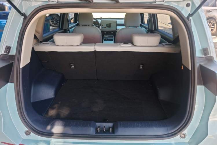 Used AION Y 2021 70 Tech Vitality Edition Trunk