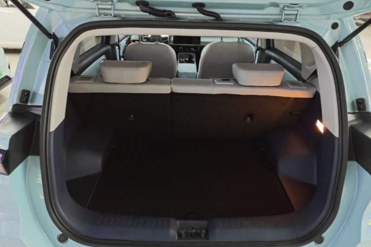 Used AION Y 2021 70 Tech Vitality Edition Trunk
