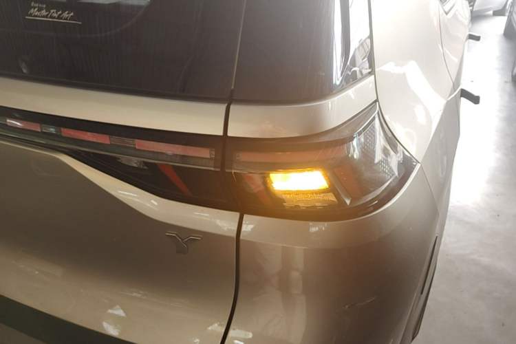 Used AION Y 2021 70 Tech Vitality Edition Exterior 3