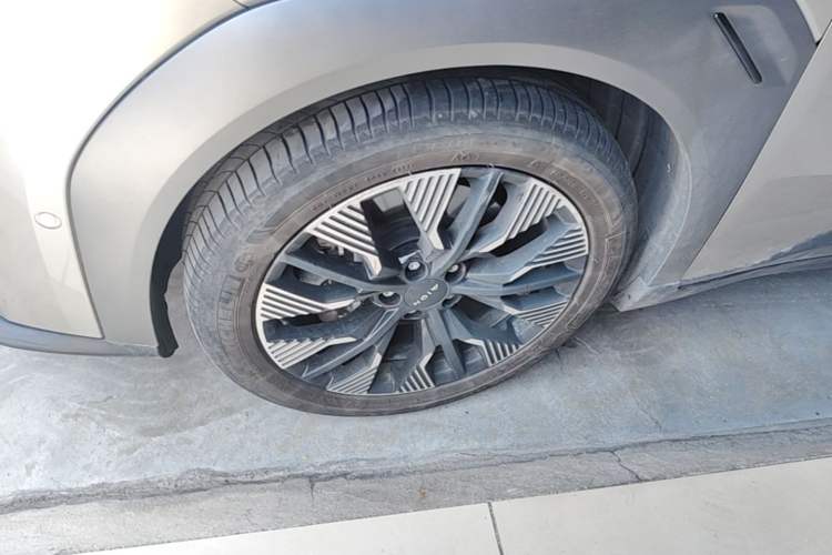 Used AION Y 2021 70 Tech Vitality Edition Left Front Wheel Hub