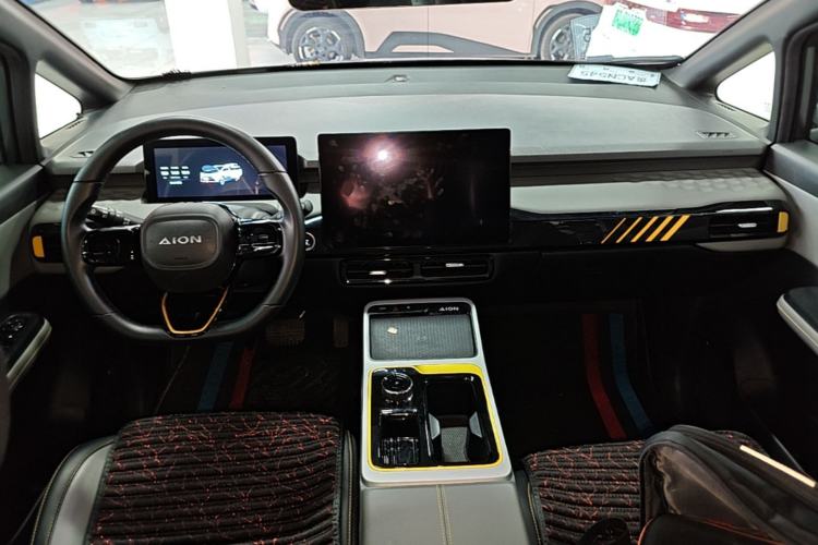 Used AION Y 2021 70 Intelligent Dynamic Edition Center Console