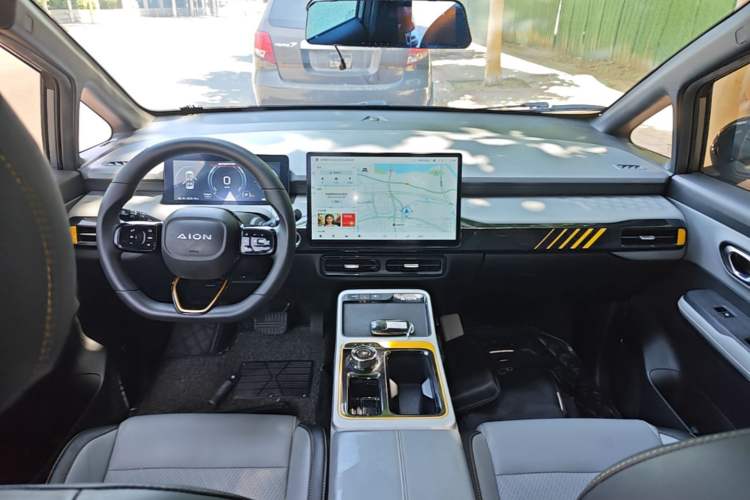 Used AION Y 2021 70 Intelligent Edition Center Console