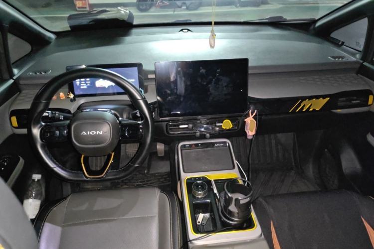 Used AION Y 2021 70 Intelligent Dynamic Edition Center Console