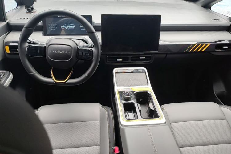 Used AION Y 2021 70 Intelligent Dynamic Edition Center Console