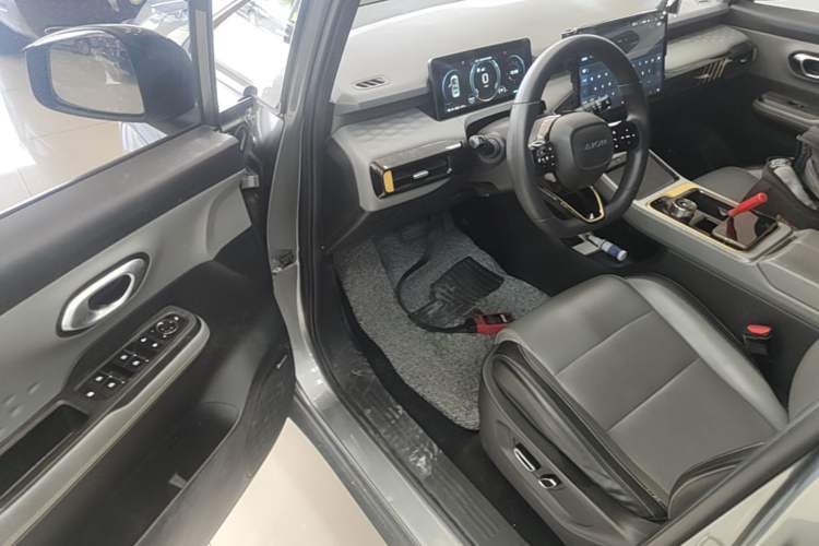 Used AION Y 2021 70 Enjoyment Tech Edition Driver Seat