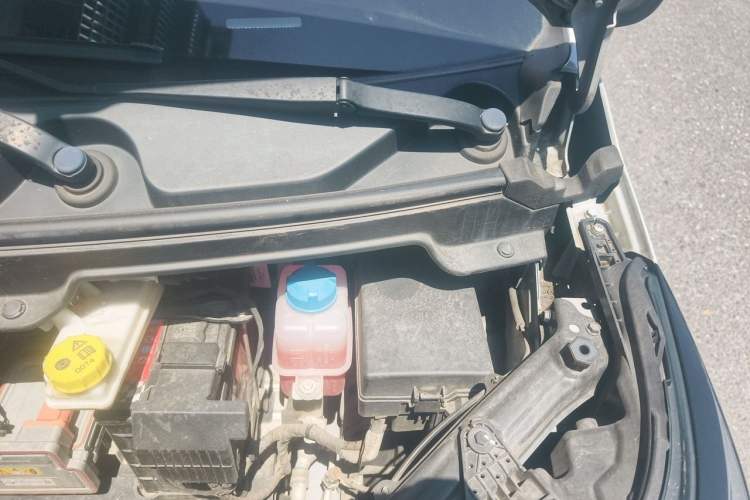 Used AION Y 2021 70 Intelligent Edition Engine Bay Left
