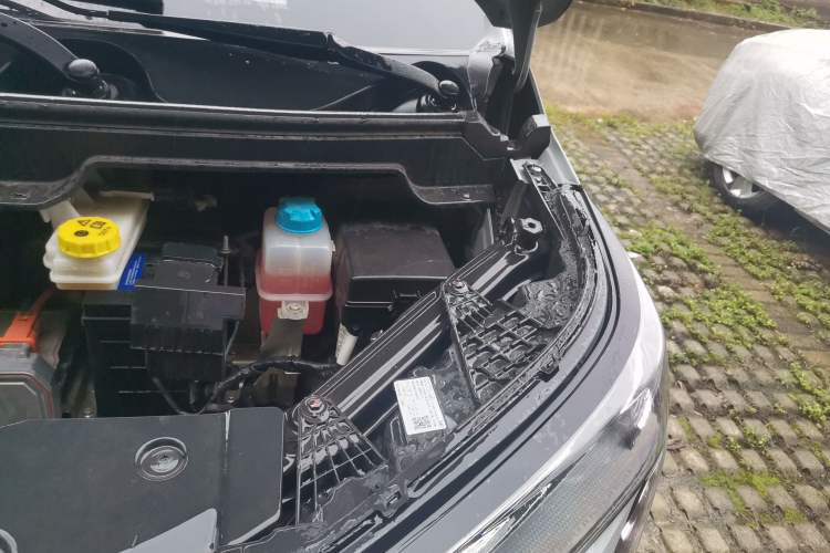 Used AION Y 2021 70 Intelligent Edition Engine Bay Left