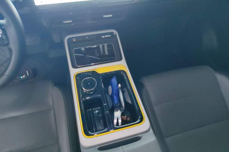Used AION Y 2021 70 Tech Vitality Edition Gear Lever