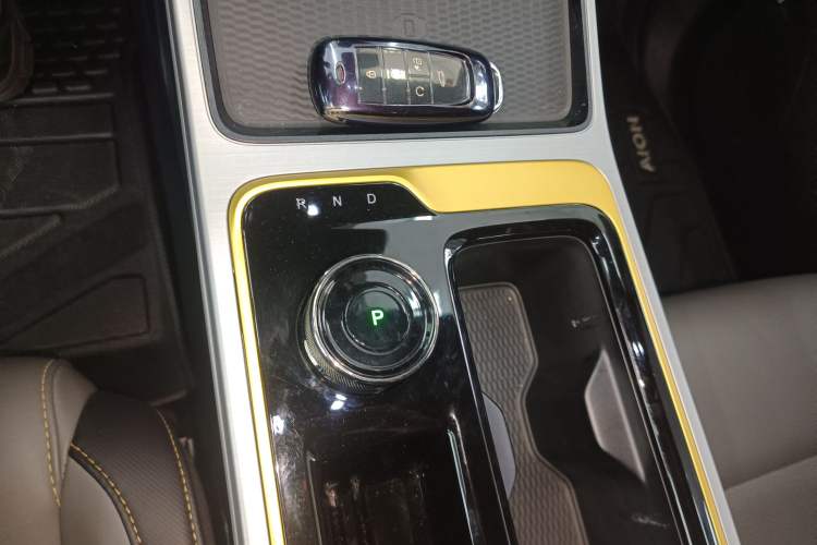 Used AION Y 2021 70 Tech Vitality Edition Gear Lever
