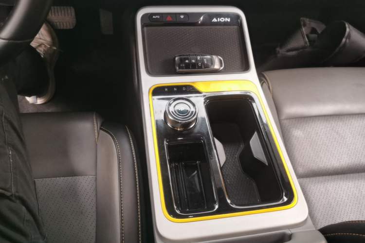 Used AION Y 2021 70 Tech Vitality Edition Gear Lever