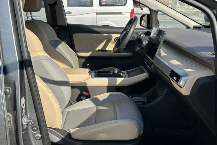 Used AION Y 2021 70 Enjoyment Tech Edition Interior 5