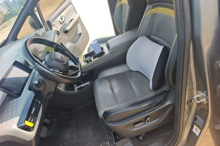 Used AION Y 2021 70 Intelligent Dynamic Edition Left Front Seat
