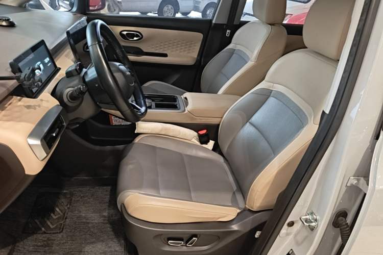 Used AION Y 2021 80 Enjoyment Tech Edition Left Front Seat