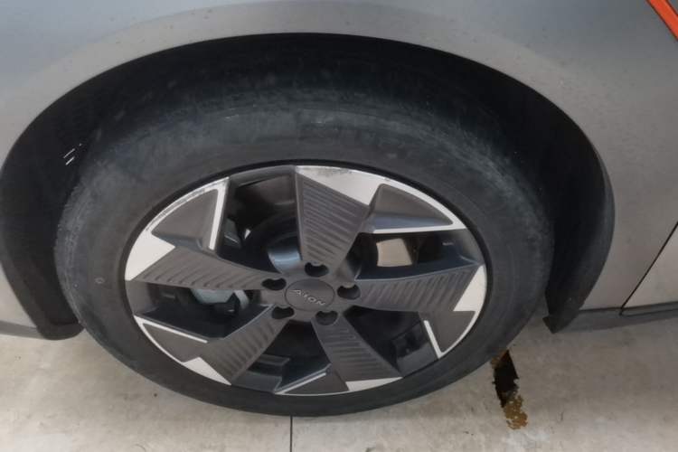 Used AION Y 2021 70 Intelligent Dynamic Edition Left Front Wheel Hub