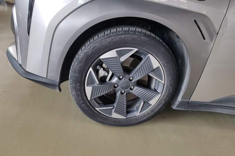Used AION Y 2021 70 Tech Vitality Edition Left Front Wheel Hub
