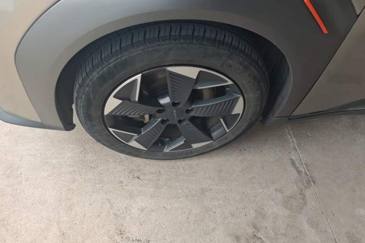 Used AION Y 2021 70 Intelligent Dynamic Edition Left Front Wheel Hub
