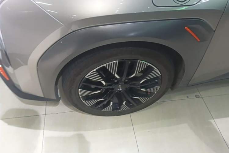 Used AION Y 2021 70 Enjoyment Tech Edition Left Front Wheel Hub