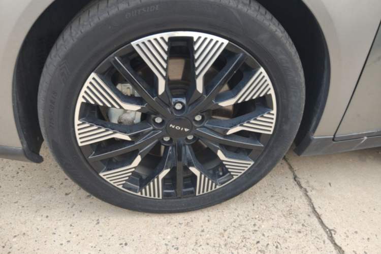 Used AION Y 2021 70 Tech Vitality Edition Left Front Wheel Hub