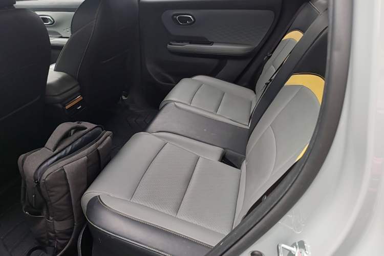 Used AION Y 2021 70 Intelligent Dynamic Edition Left Rear Seat