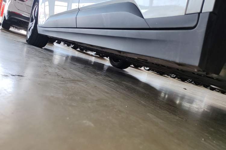 Used AION Y 2021 70 Tech Vitality Edition Left Side Sill