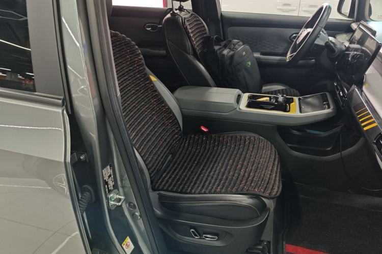 Used AION Y 2021 70 Intelligent Dynamic Edition Right Front Seat