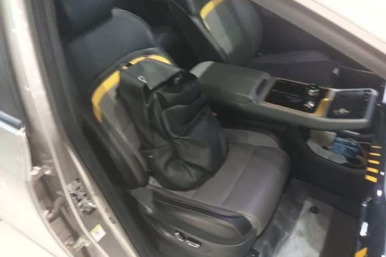 Used AION Y 2021 70 Enjoyment Tech Edition Right Front Seat