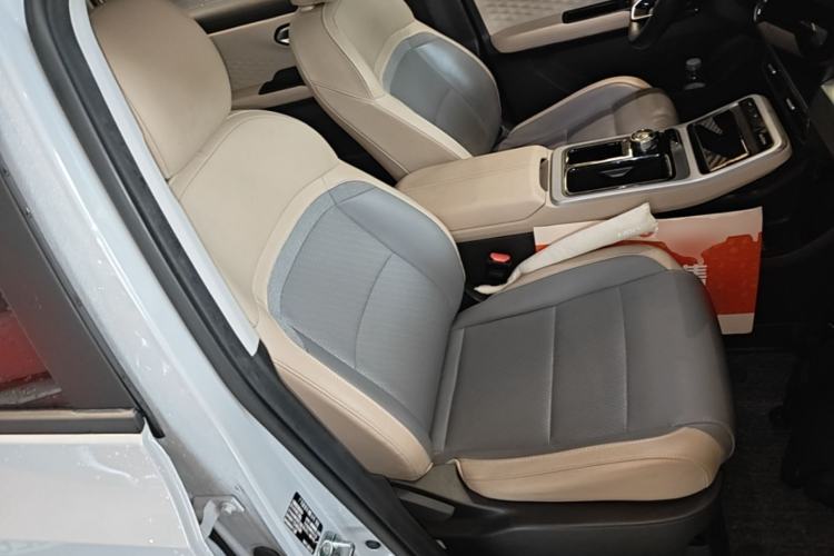 Used AION Y 2021 80 Enjoyment Tech Edition Right Front Seat