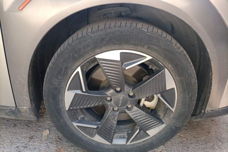 Used AION Y 2021 70 Intelligent Dynamic Edition Right Front Wheel Hub