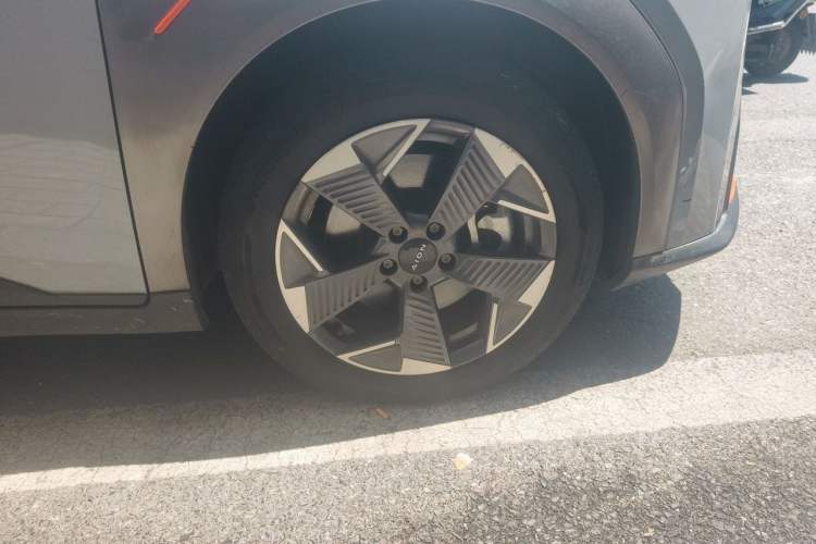 Used AION Y 2021 70 Intelligent Edition Right Front Wheel Hub
