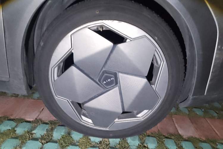 Used AION Y 2021 80 Enjoyment Tech Edition Right Front Wheel Hub