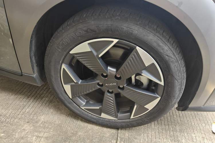 Used AION Y 2021 70 Intelligent Dynamic Edition Right Front Wheel Hub
