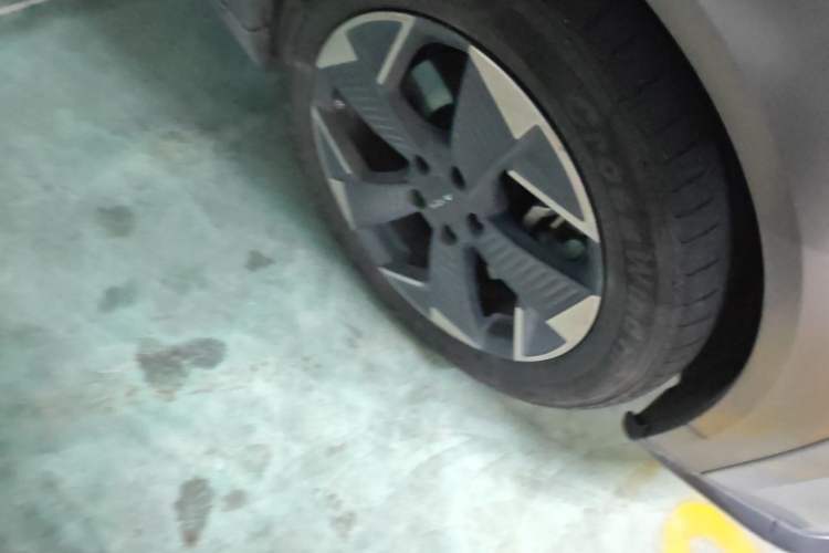Used AION Y 2021 70 Intelligent Dynamic Edition Right Front Wheel Hub